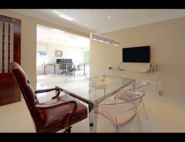 140M² OFFICE TO LET IN VICTORY PARK